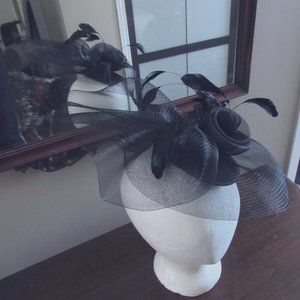 FASCINATOR.  BLACK. NWOT.